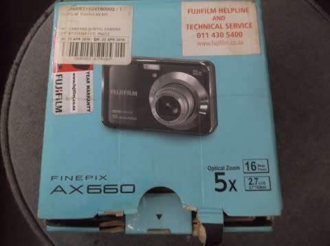FUJI AX330B 14 MEGA PIXEL CAMERA ( INSURANCE SALVAGE / SCREEN SLIGHTLY BLEMMISHED